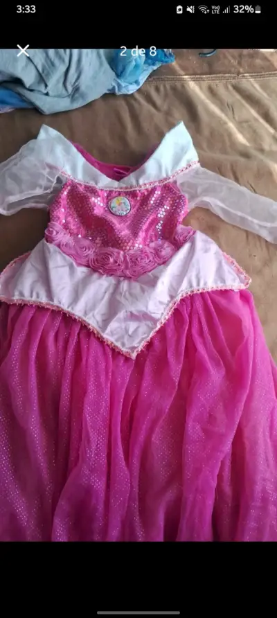Vestido de princesa para niña con detalles dorados - miniatura 2