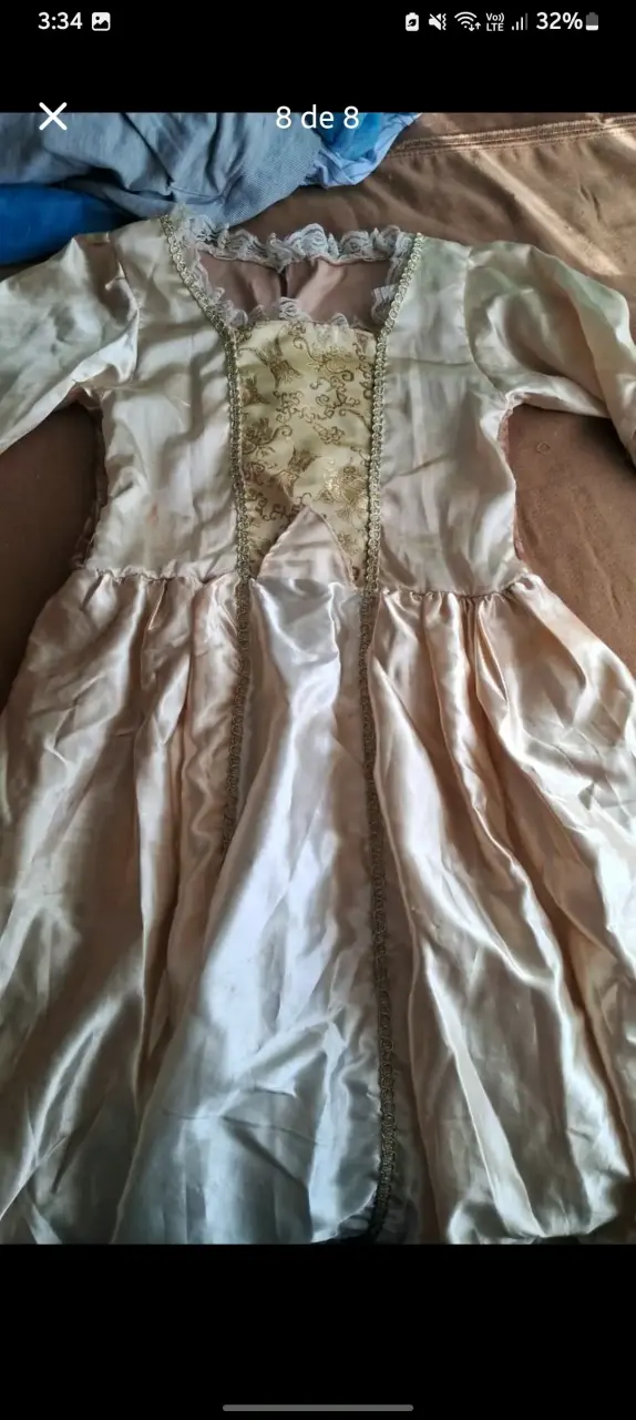 Vestido de princesa para niña con detalles dorados - 6