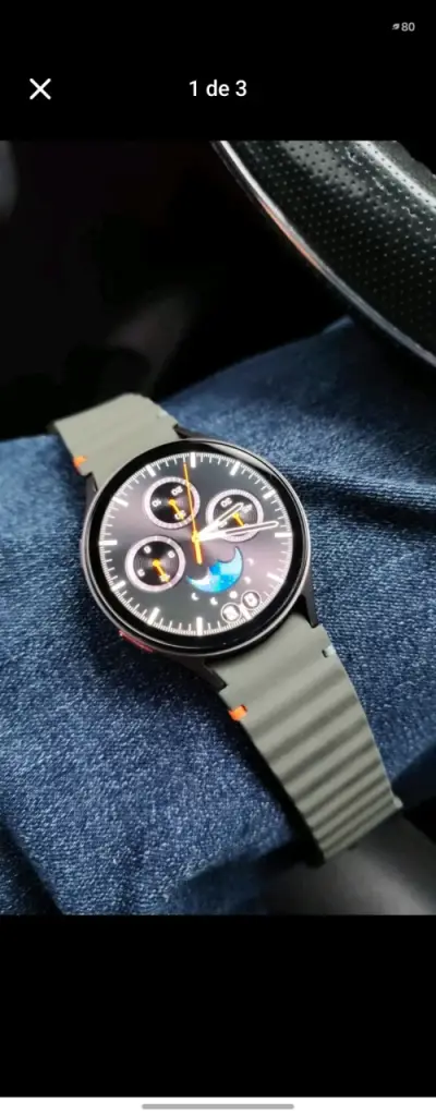 Reloj inteligente con correa verde - miniatura 1