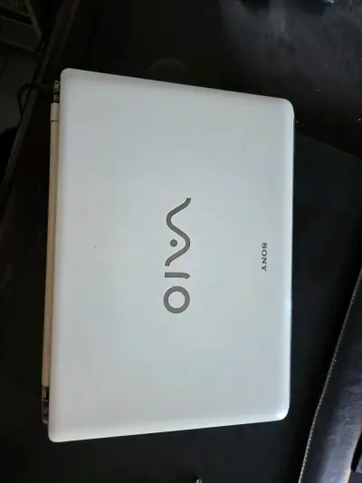 Laptop Sony Vaio blanca en buen estado - miniatura 1