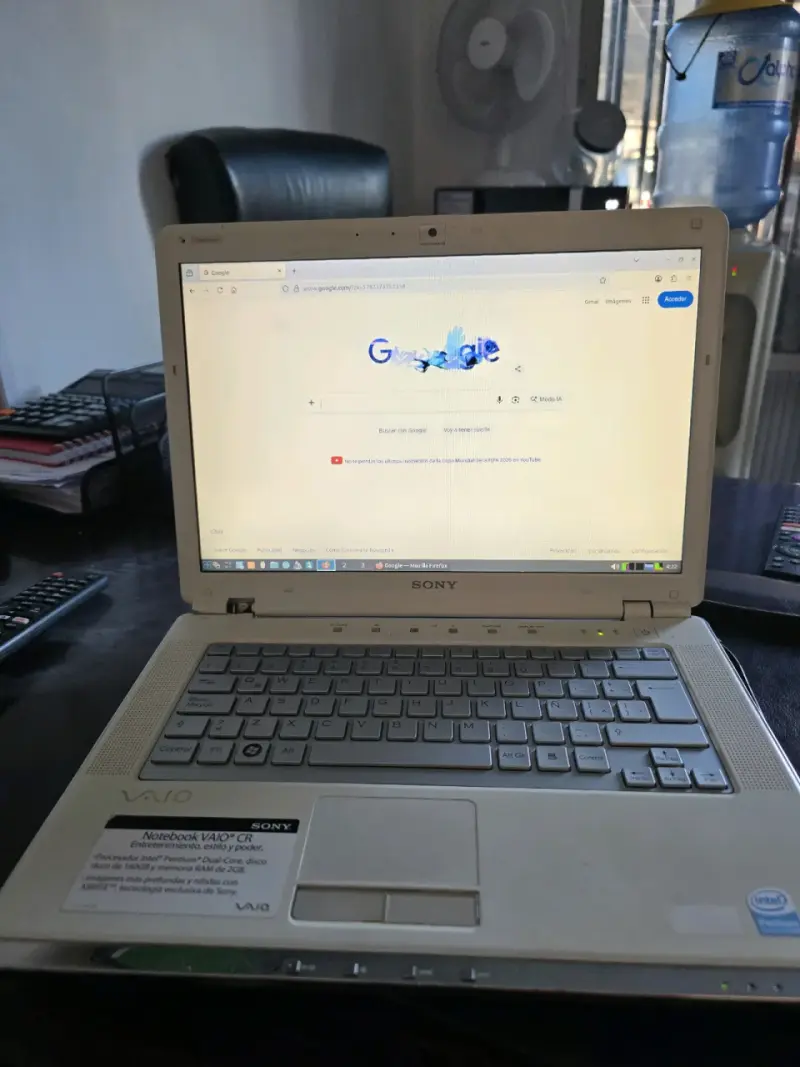 Laptop Sony Vaio blanca en buen estado - 3