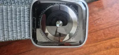 Apple whatch 4 con cargador incluido - miniatura 2