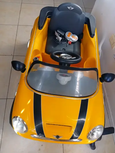 Auto léctrico para niños Mini Cooper amarillo - miniatura 1