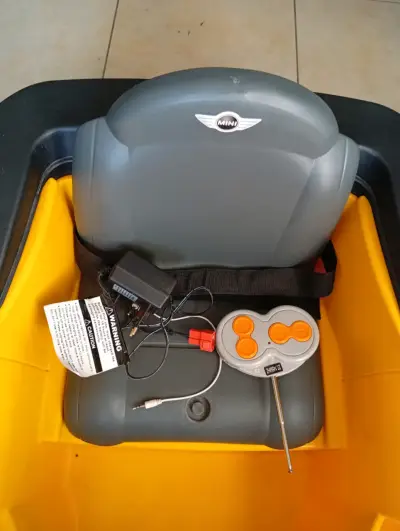 Auto léctrico para niños Mini Cooper amarillo - miniatura 3
