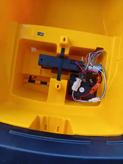 Auto léctrico para niños Mini Cooper amarillo - miniatura 4