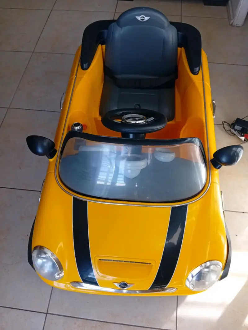 Auto léctrico para niños Mini Cooper amarillo - 5