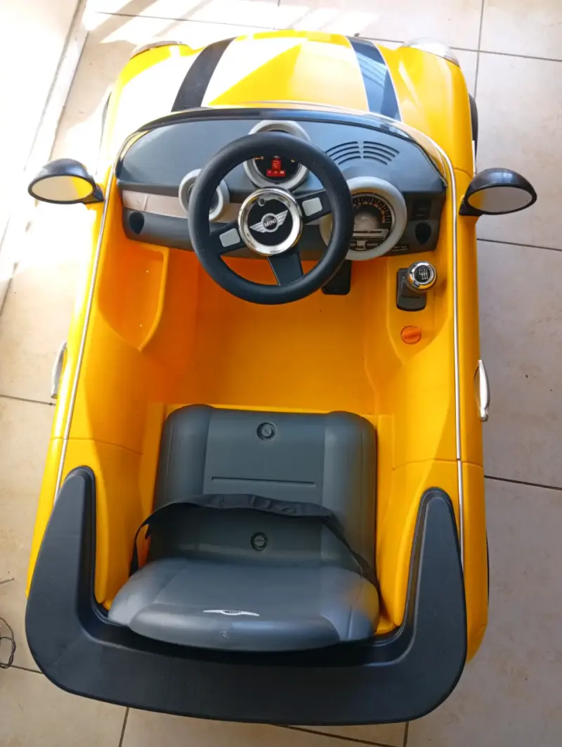 Auto léctrico para niños Mini Cooper amarillo - 6