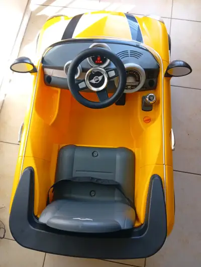 Auto léctrico para niños Mini Cooper amarillo - miniatura 6