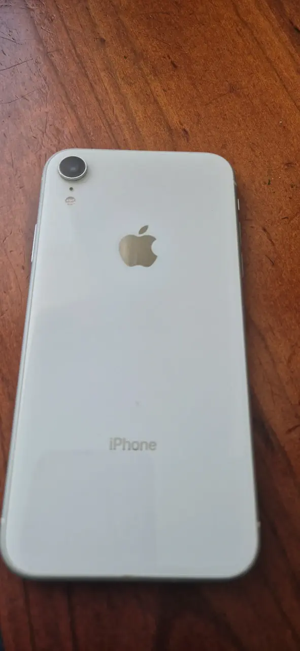 iPhone XR blanco en buen estado