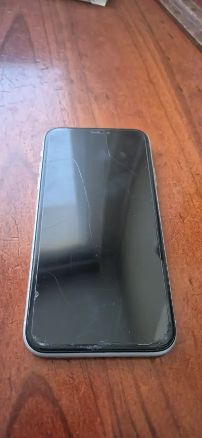 iPhone XR blanco en buen estado - miniatura 2