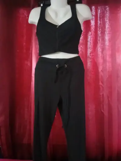 Conjunto deportivo negro para mujer - miniatura 1