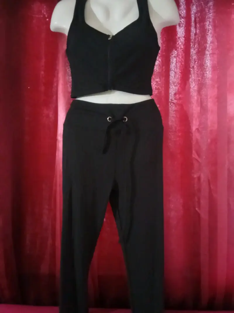Conjunto deportivo negro para mujer - 2