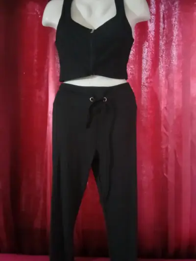 Conjunto deportivo negro para mujer - miniatura 2