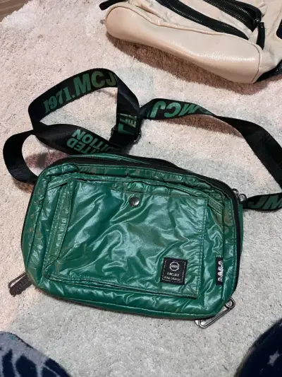 Bandolera verde MCJ con diseño moderno - miniatura 1