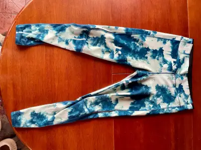 Leggings deportivos estampados azul y blanco - miniatura 1