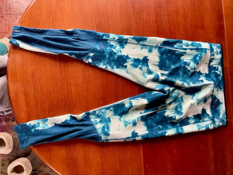 Leggings deportivos estampados azul y blanco - 2
