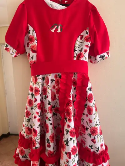 Vestido folclórico rojo con flores talla 16 - miniatura 1