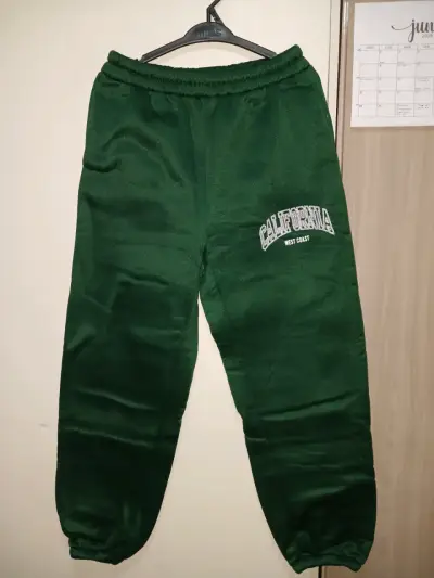 Pantalón Deportivo Verde, talla L. - miniatura 1
