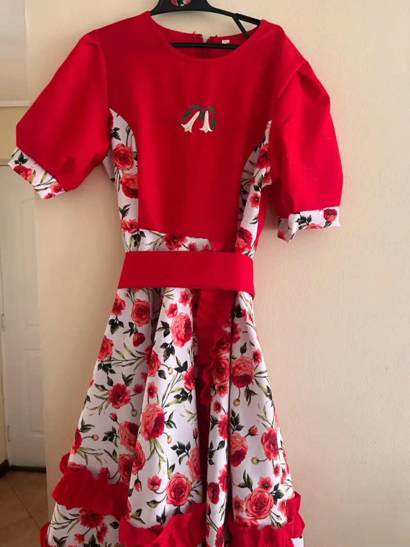 Vestido folclórico rojo con flores talla 16 - 3