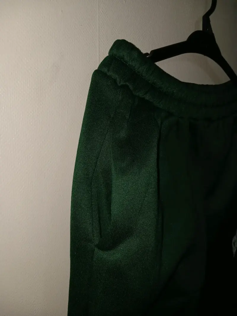 Pantalón Deportivo Verde, talla L. - 2