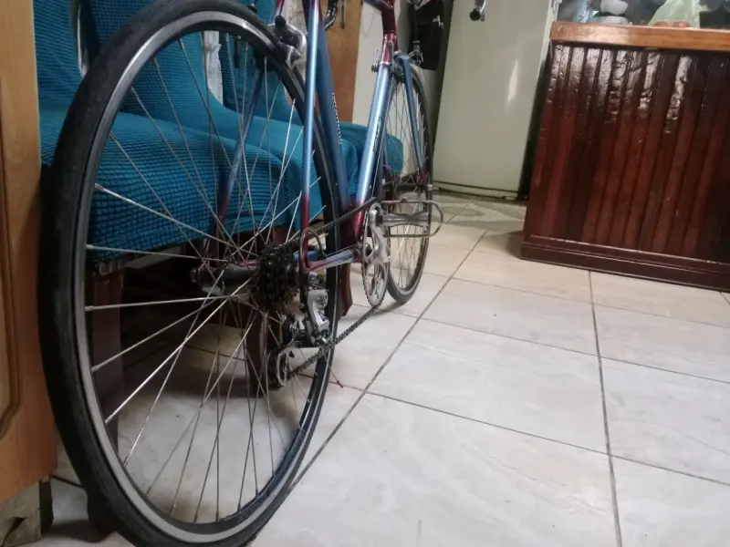 Bicicleta de carretera vintage color azul y rojo - 3