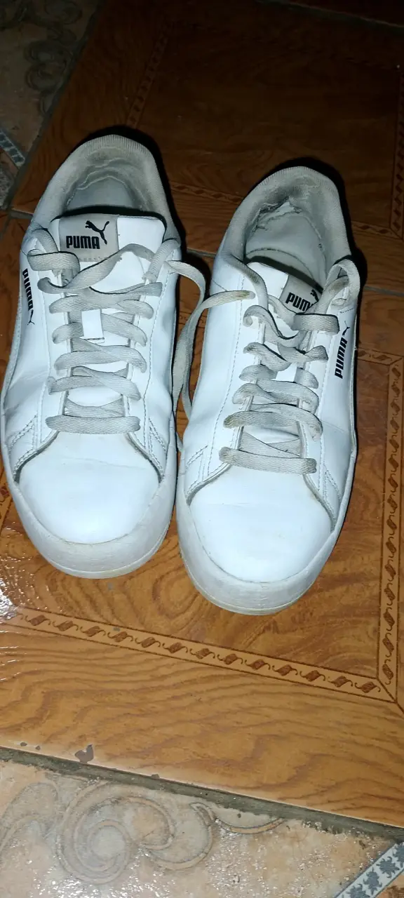 Zapatillas blancas Puma usadas