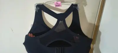 Top deportivo negro con espalda cruzada - miniatura 1
