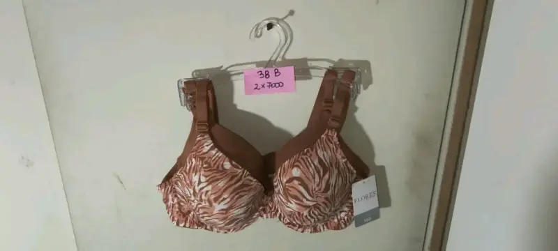 Top deportivo negro con espalda cruzada - 5