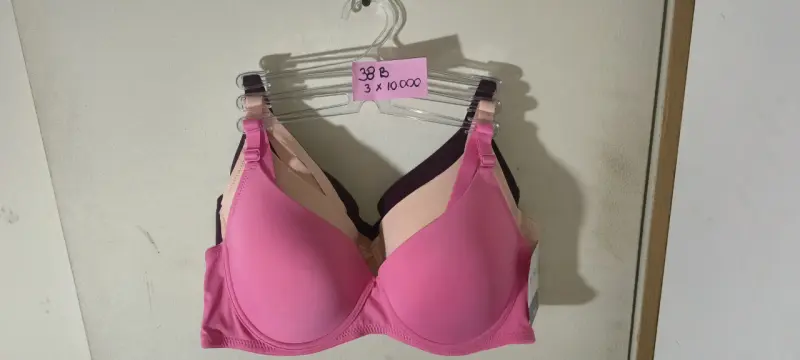 Top deportivo negro con espalda cruzada - 6