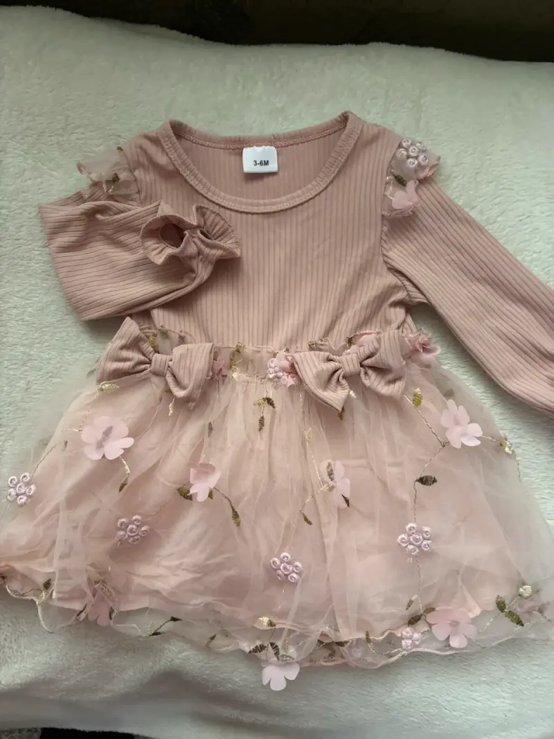 Vestido de bebé rosa con tul y flores