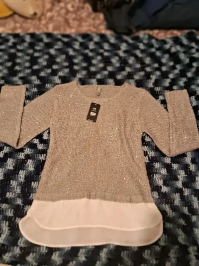 Suéter beige con brillo y detalle en el dobladillo - miniatura 3