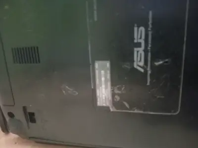 Laptop ASUS con pantalla de 15 pulgadas - miniatura 2