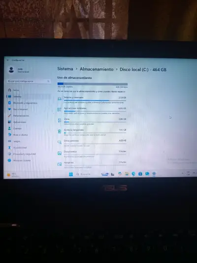 Laptop ASUS con pantalla de 15 pulgadas - miniatura 3