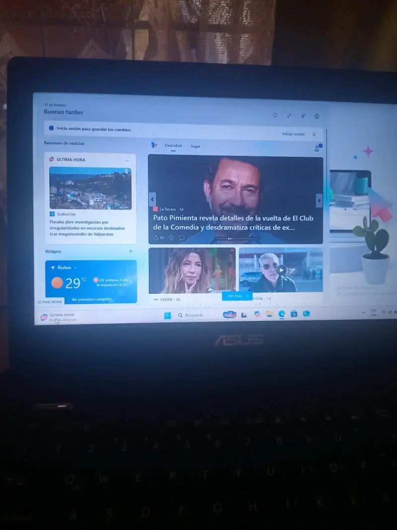 Laptop ASUS con pantalla de 15 pulgadas - 4