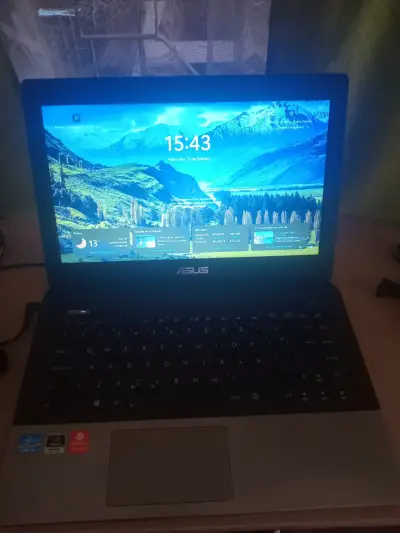 Laptop ASUS con pantalla de 15 pulgadas - miniatura 5