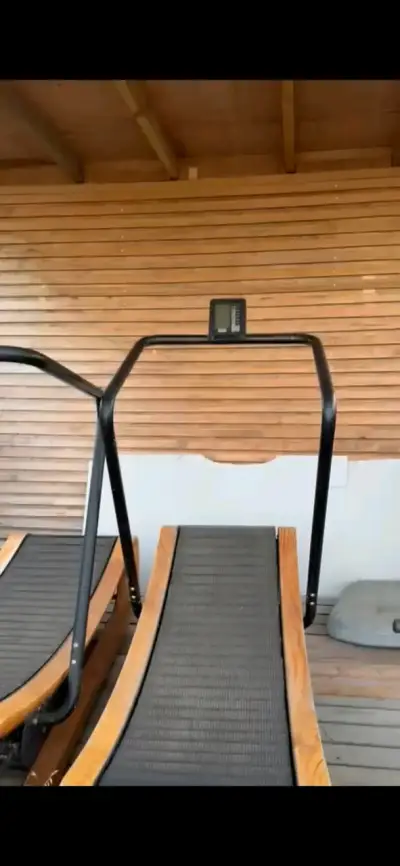 Trotadora curva de madera y metal - miniatura 1