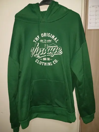 Polerón Verde con Capucha, talla XL. - miniatura 1