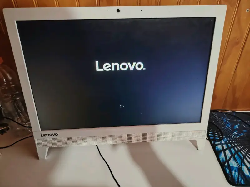 Computador Lenovo todo en uno - 2