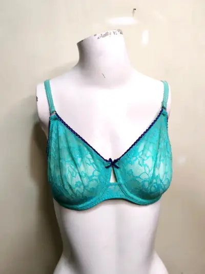 Sostén de encaje verde con detalles azul - miniatura 1