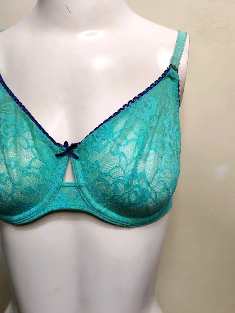 Sostén de encaje verde con detalles azul - 4