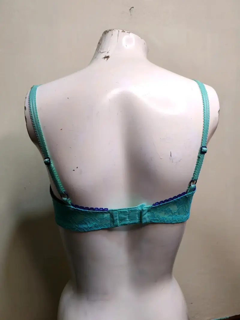 Sostén de encaje verde con detalles azul - 5