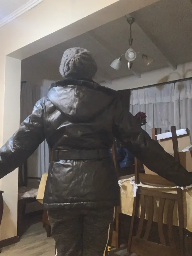 Chaqueta de cuero negra con capucha L - 2