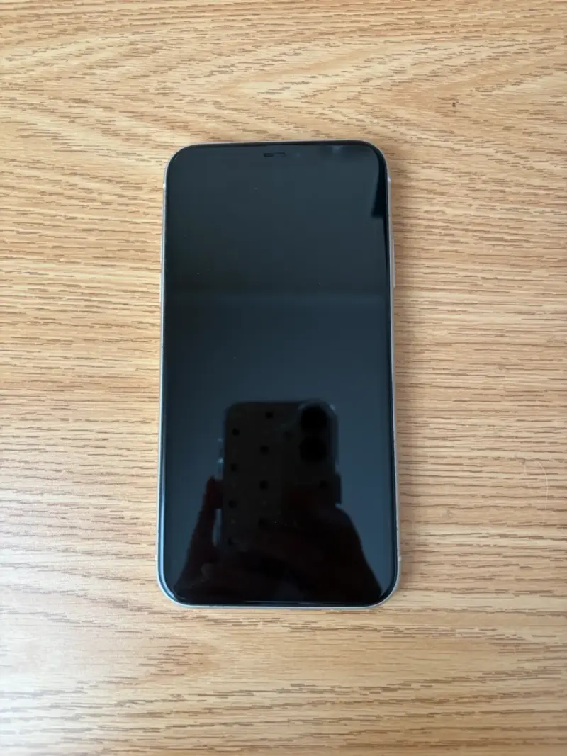 iPhone 11 blanco en buen estado - 2