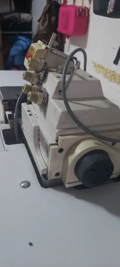 Máquina overlock industrial Hoseki HK800-5 - miniatura 3