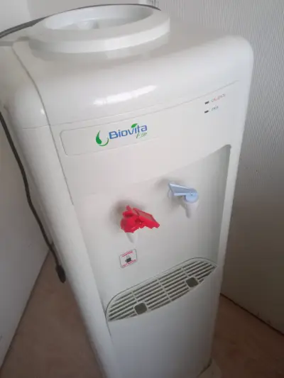 Dispensador de agua fría y caliente Nuevo - miniatura 1
