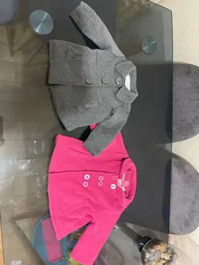 Abrigos infantiles gris y rosado - miniatura 1