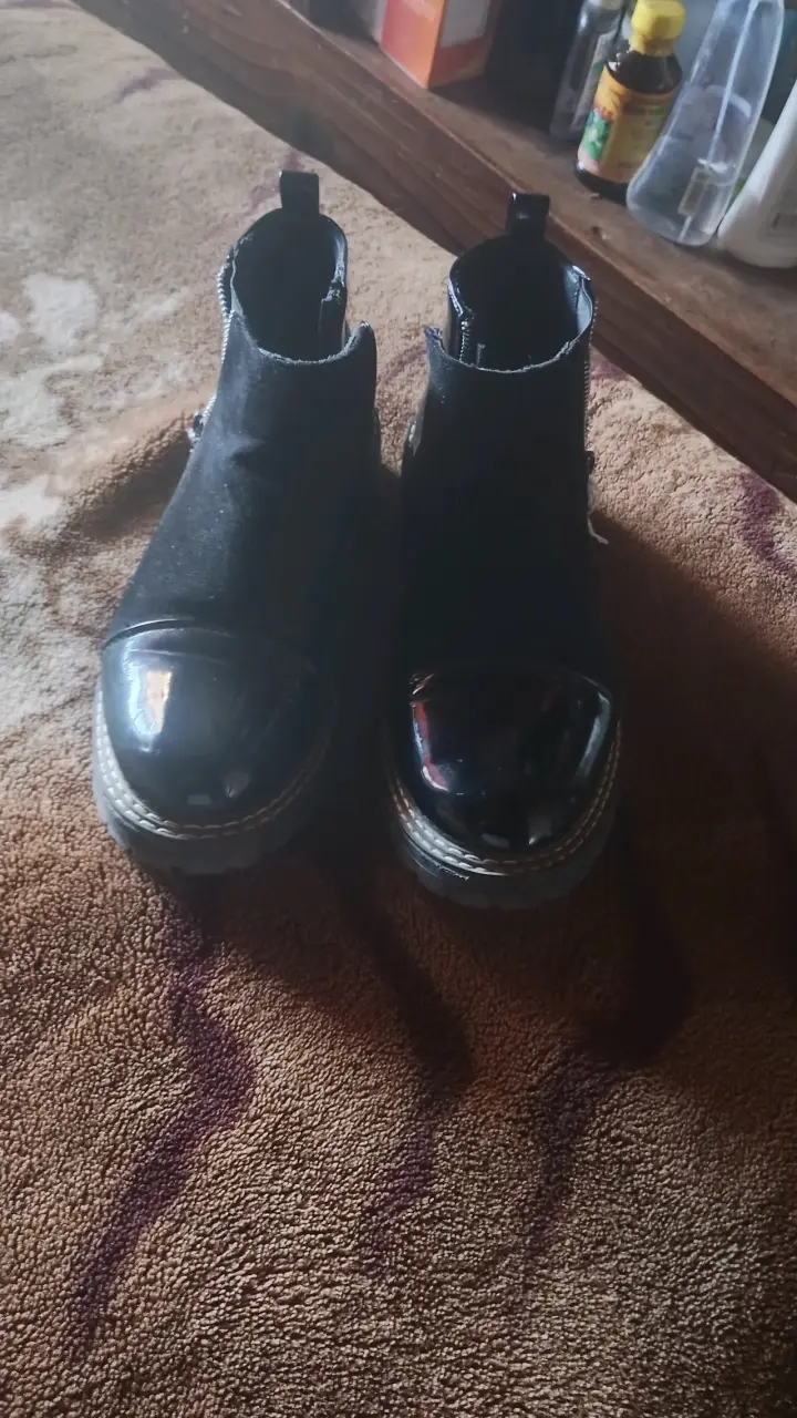 Botines negros de cuero para mujer