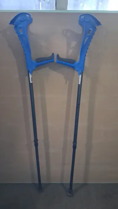 Muletas ajustables de aluminio azul - miniatura 2