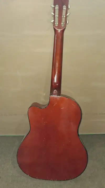 Guitarra acústica clásica de madera - miniatura 1