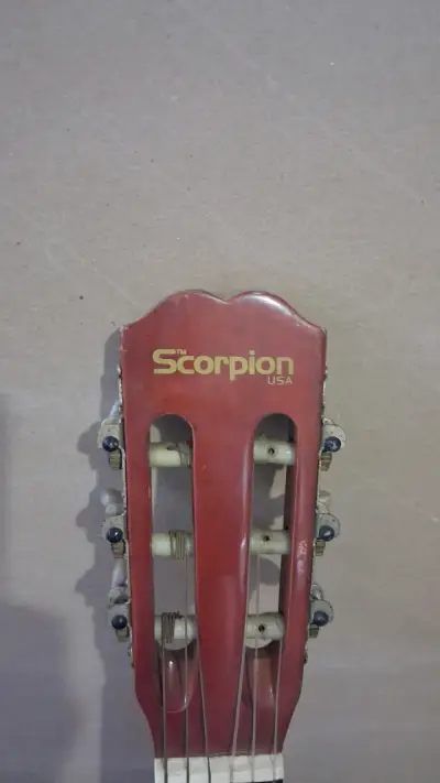 Guitarra acústica clásica de madera - miniatura 3